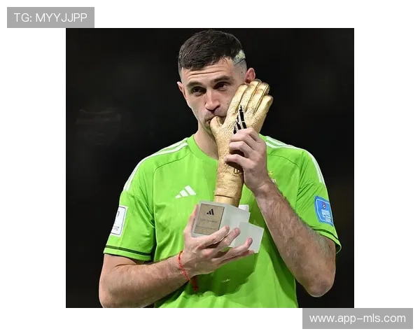 特写:阿斯顿维拉门将大马丁社媒发文“又赢球喽”,尽显球队良好氛围 特写:阿斯顿维拉门将大马丁社媒发文“又赢球喽”,尽显球队良好氛围