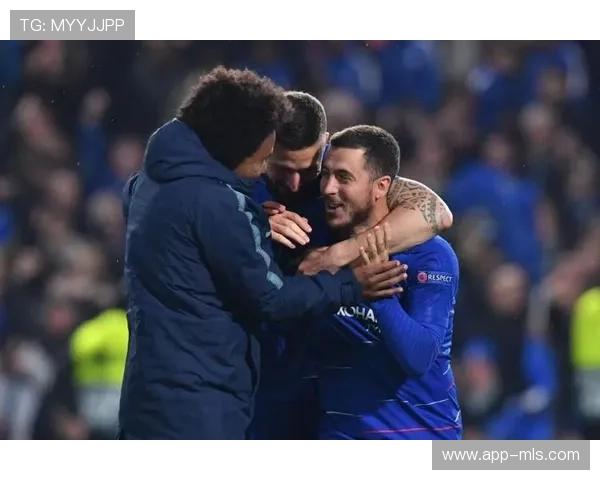 摩纳哥门神扑出巴黎点球,成零封功臣 摩纳哥门神扑出巴黎点球,成零封功臣